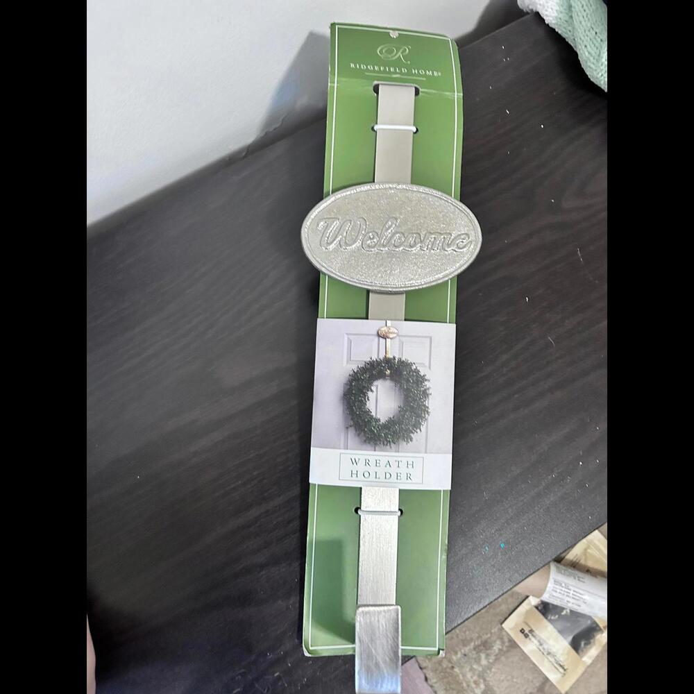 NWT Welcome Over the Door Wreath Holder